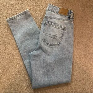 American Eagle Outfitters Light Blue Mom Straight Leg Jeans